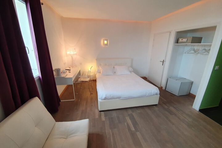 Room 8 of 24