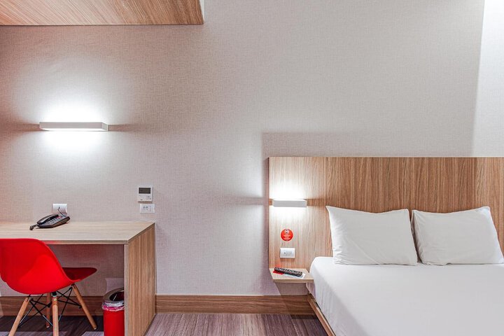 Room 15 of 37