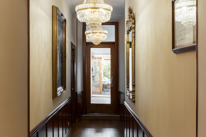 Ballroom/Hall 359 of 380