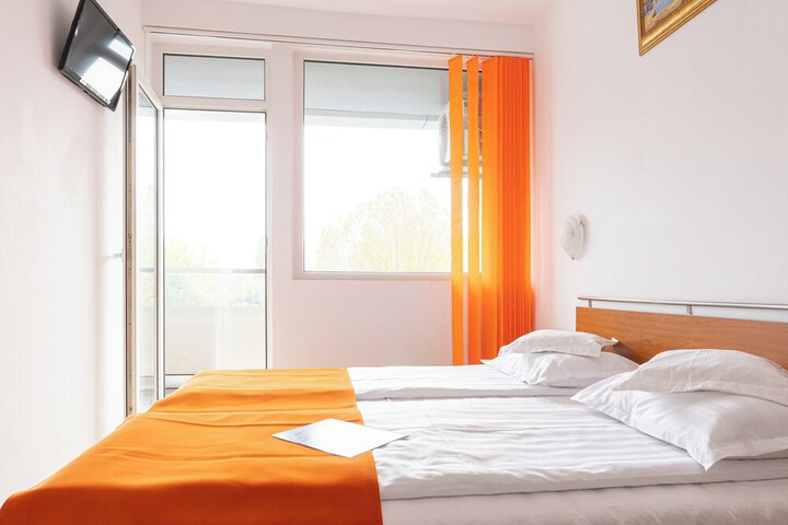 Room 3 of 21