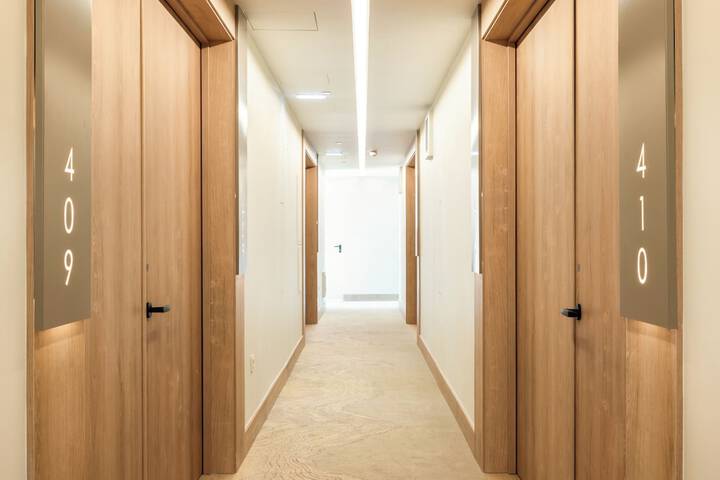 Room 28 of 120