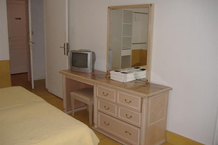 Room 2 of 3