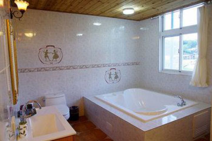 Room 3 of 64