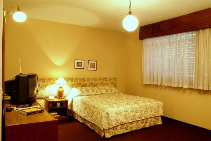 Room 10 of 28