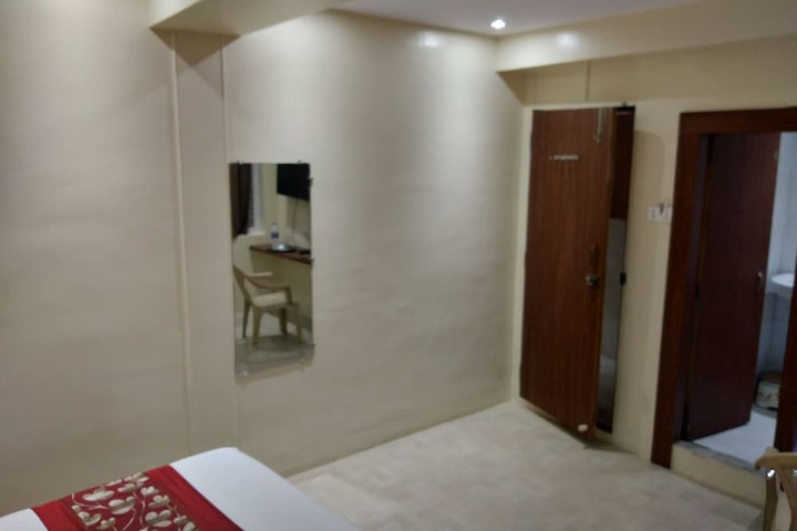 Room 13 of 19