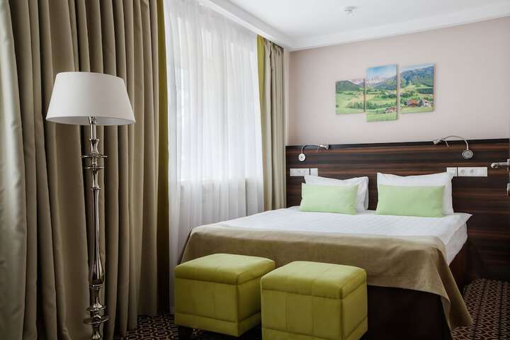 Room 17 of 37