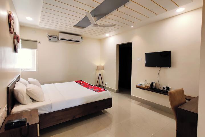 Room 13 of 27
