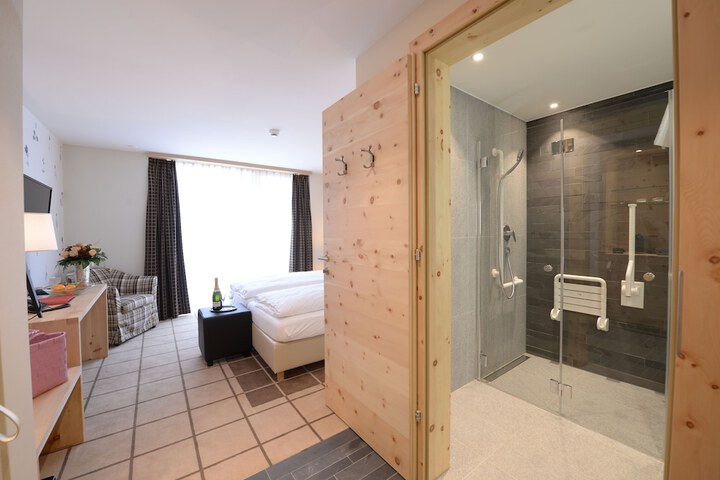 Room 10 of 65