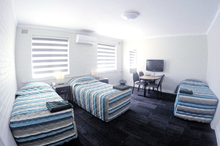 Room 16 of 65