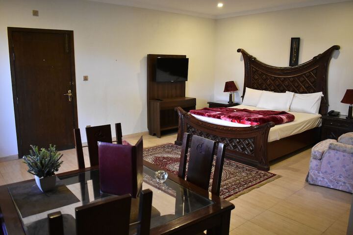 Room 11 of 25