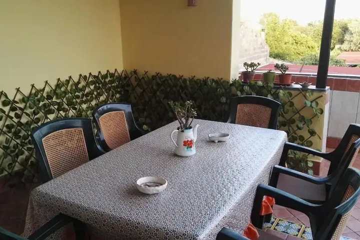 Dining 14 of 16