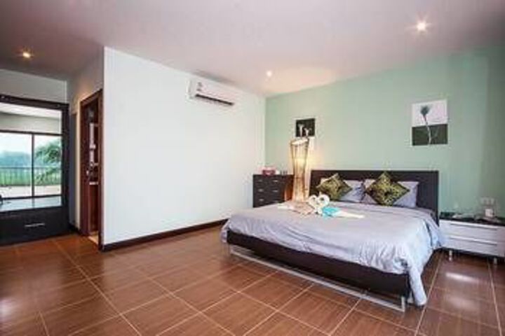 Room 13 of 28