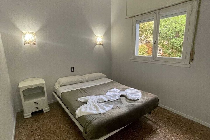 Room 2 of 12