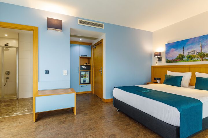 Room 9 of 37