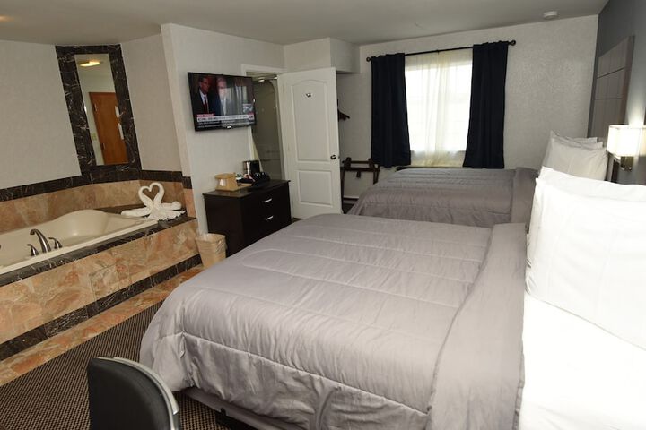 1 King Bed (30 of 33)