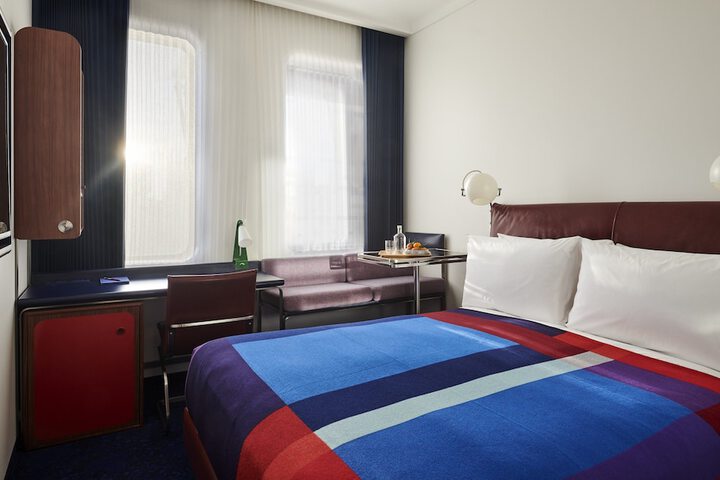 Room 35 of 114