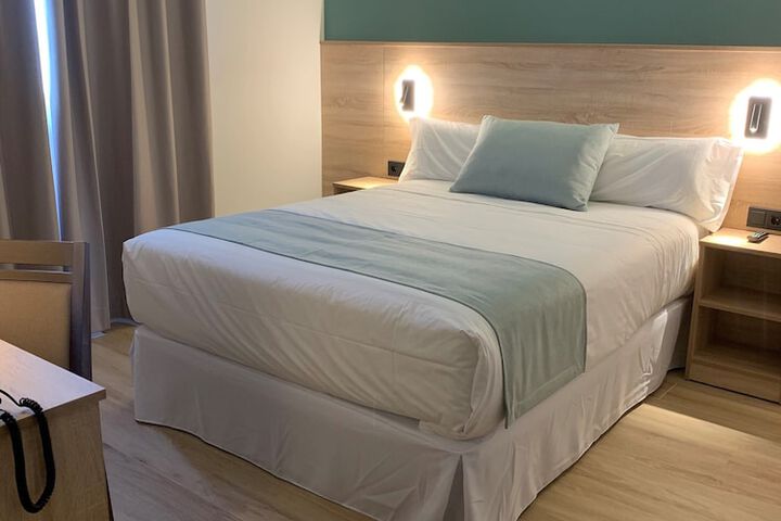 Room 7 of 18