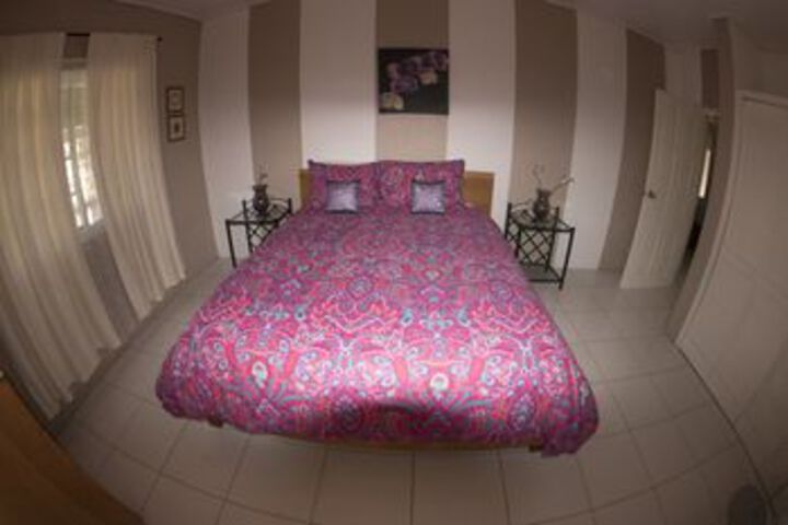 Room 10 of 18