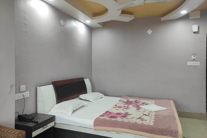 Room 11 of 25