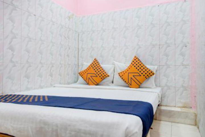 Spot on Mum2048 Gulzar Hotel