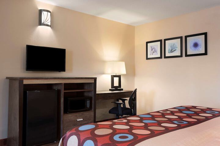 1 King Bed (7 of 7)