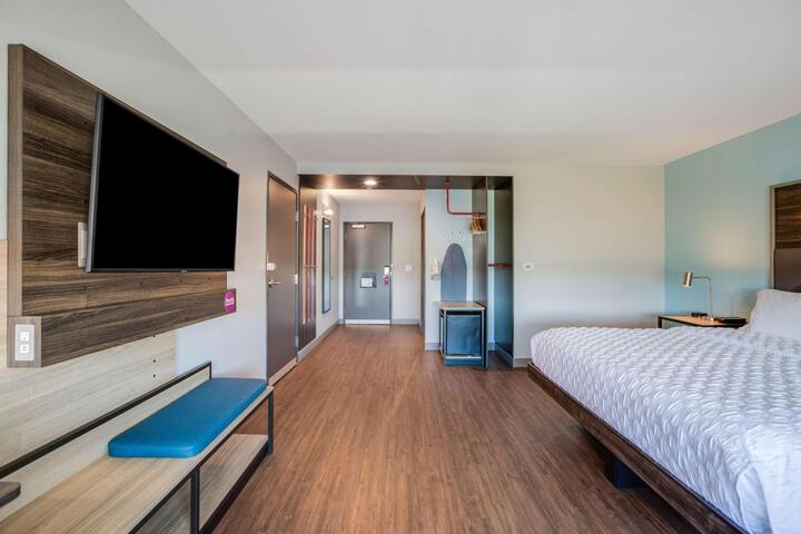 1 King Bed (12 of 12)