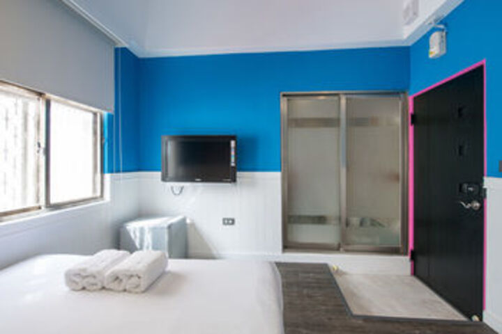 Room 9 of 39