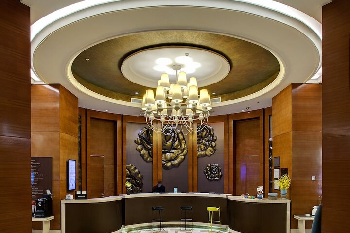 Entrance & Lobby