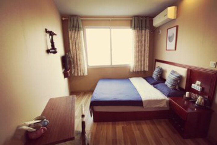 Room 7 of 12