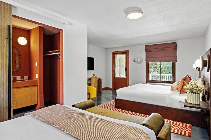 Room 34 of 105