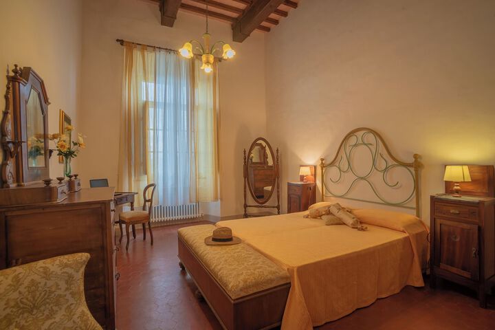 Room 2 of 82