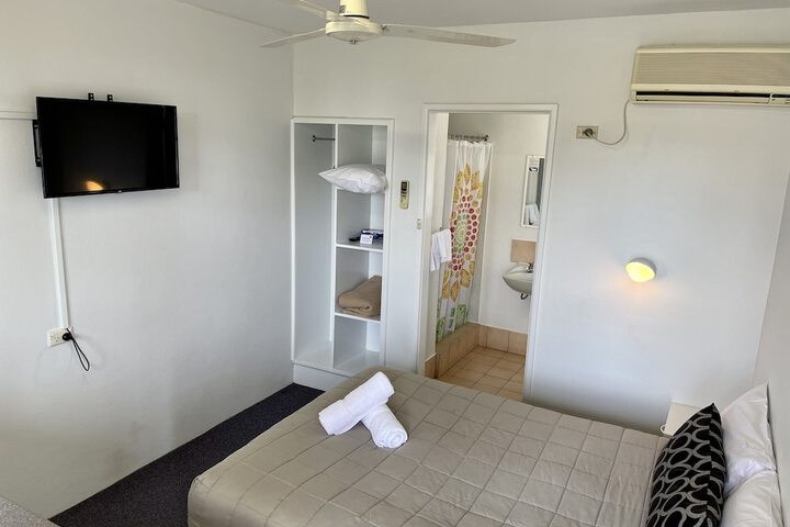 Room 3 of 44