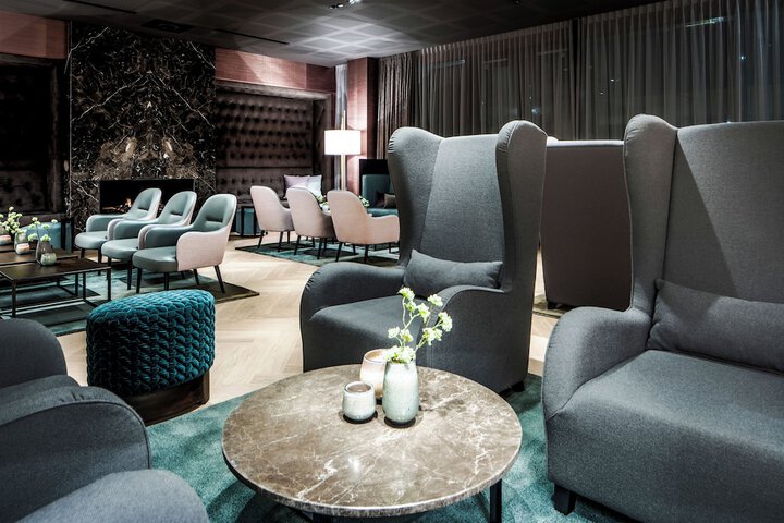 Lounge 63 of 68