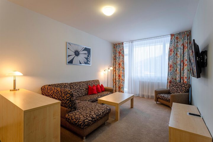 Room 12 of 48