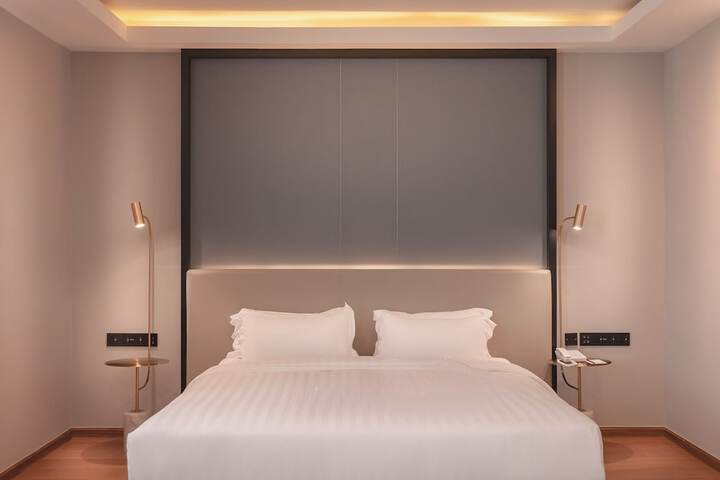 Room 6 of 34