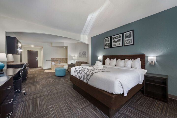 Superior King Bed (5 of 15)