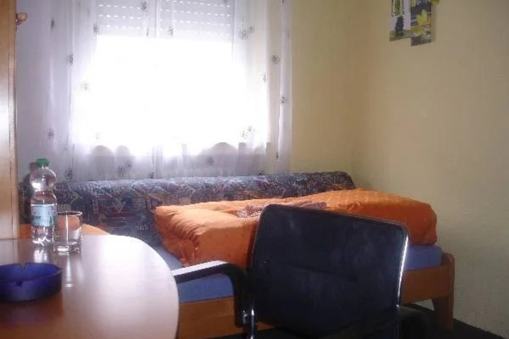 Room 4 of 13
