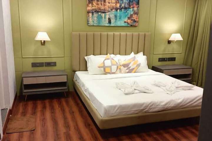 Room 5 of 48