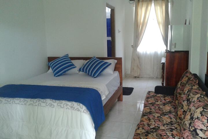 Room 6 of 12