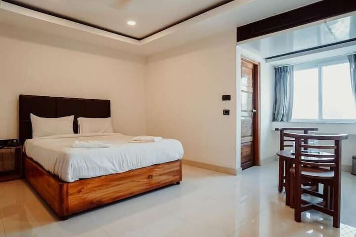 Room 7 of 32