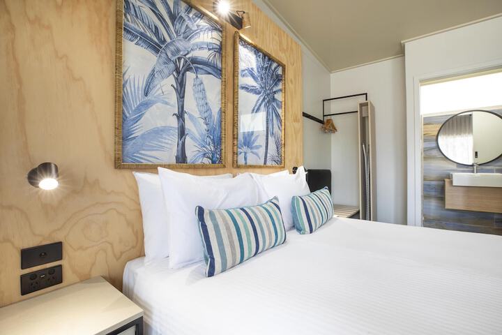 Room 4 of 38