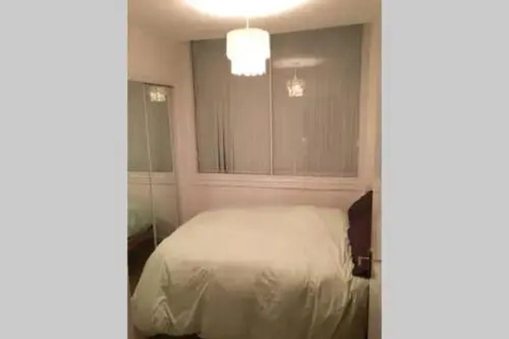 Room 5 of 8