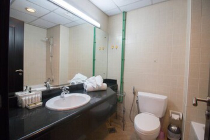 Room 4 of 9