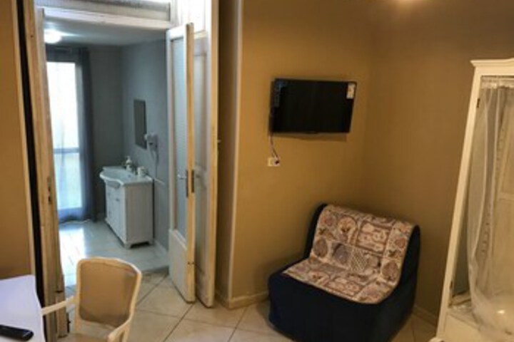 Room 33 of 38