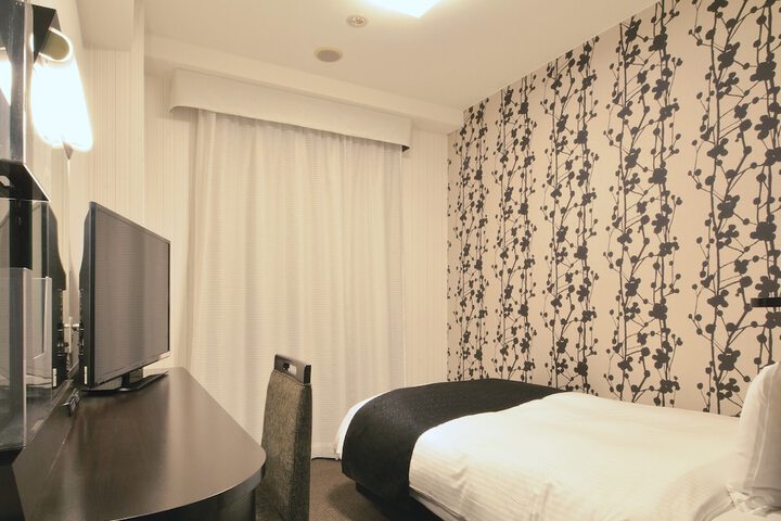 Room 11 of 34