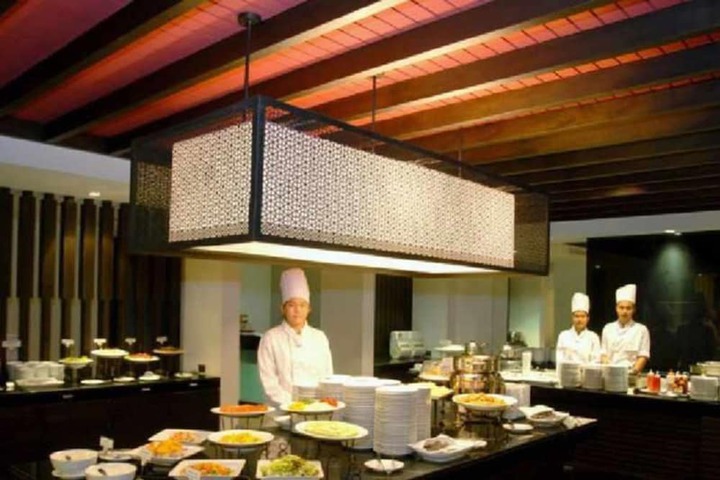 Dining 52 of 56