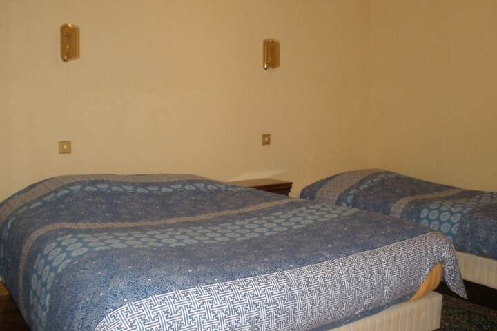 Room 11 of 16