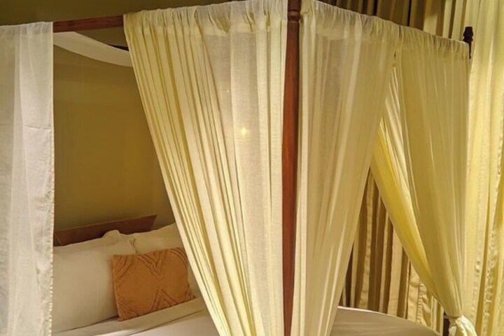 Room 6 of 38