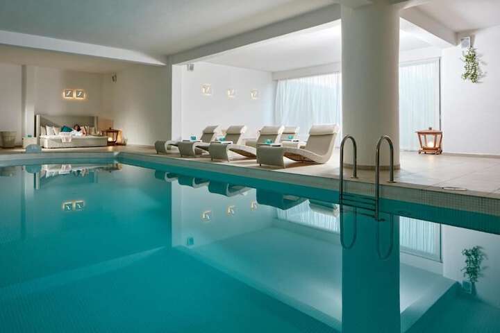 Pool Hotel