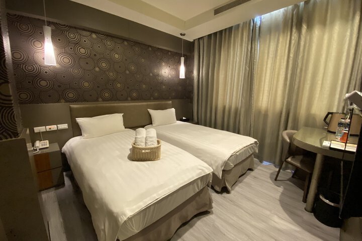 Room 17 of 38